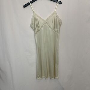 Camelot VTG Womens Size 34 Off-White Full Slip Dress with Lace Adjustable Straps